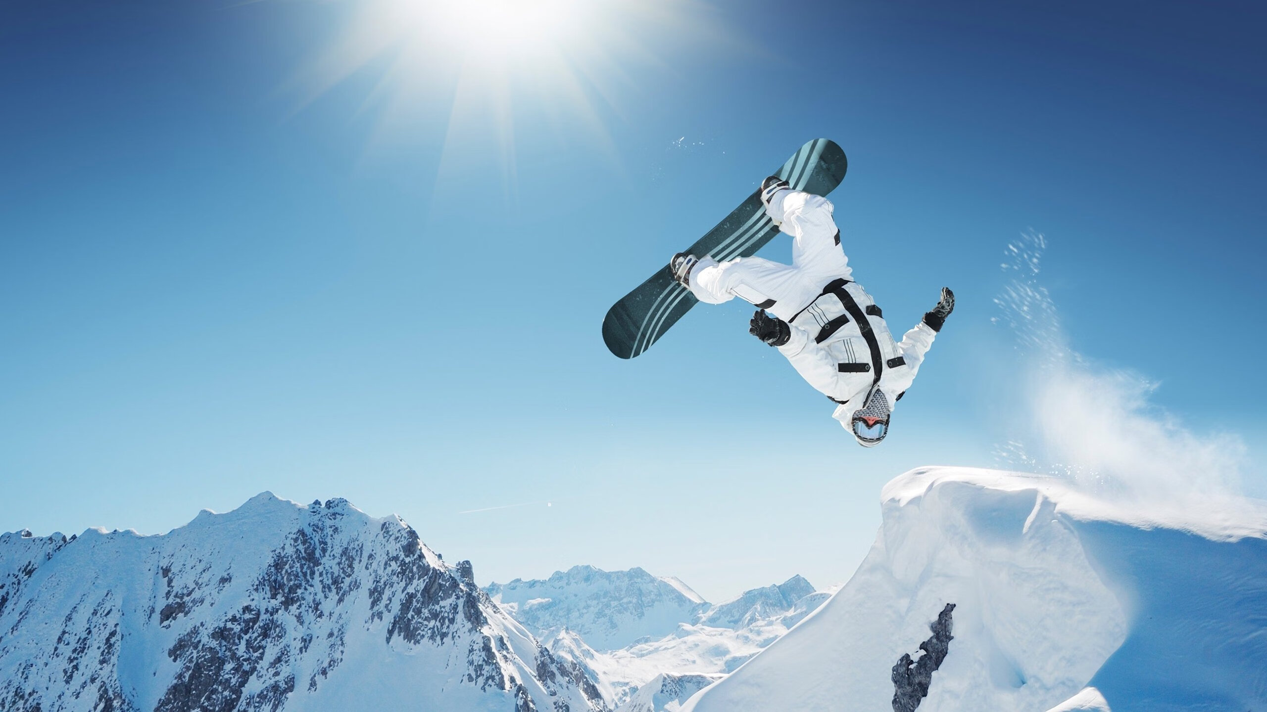 “胡利安·门德斯的进攻速度与球场掌控力，成就阿根廷美洲狮队的新未来”